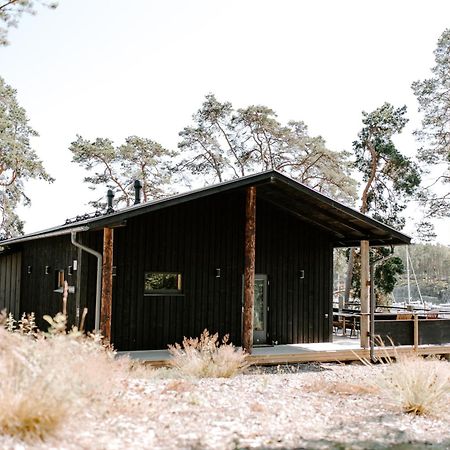 Peterzens Boathouse Villa Laupunen Exterior photo